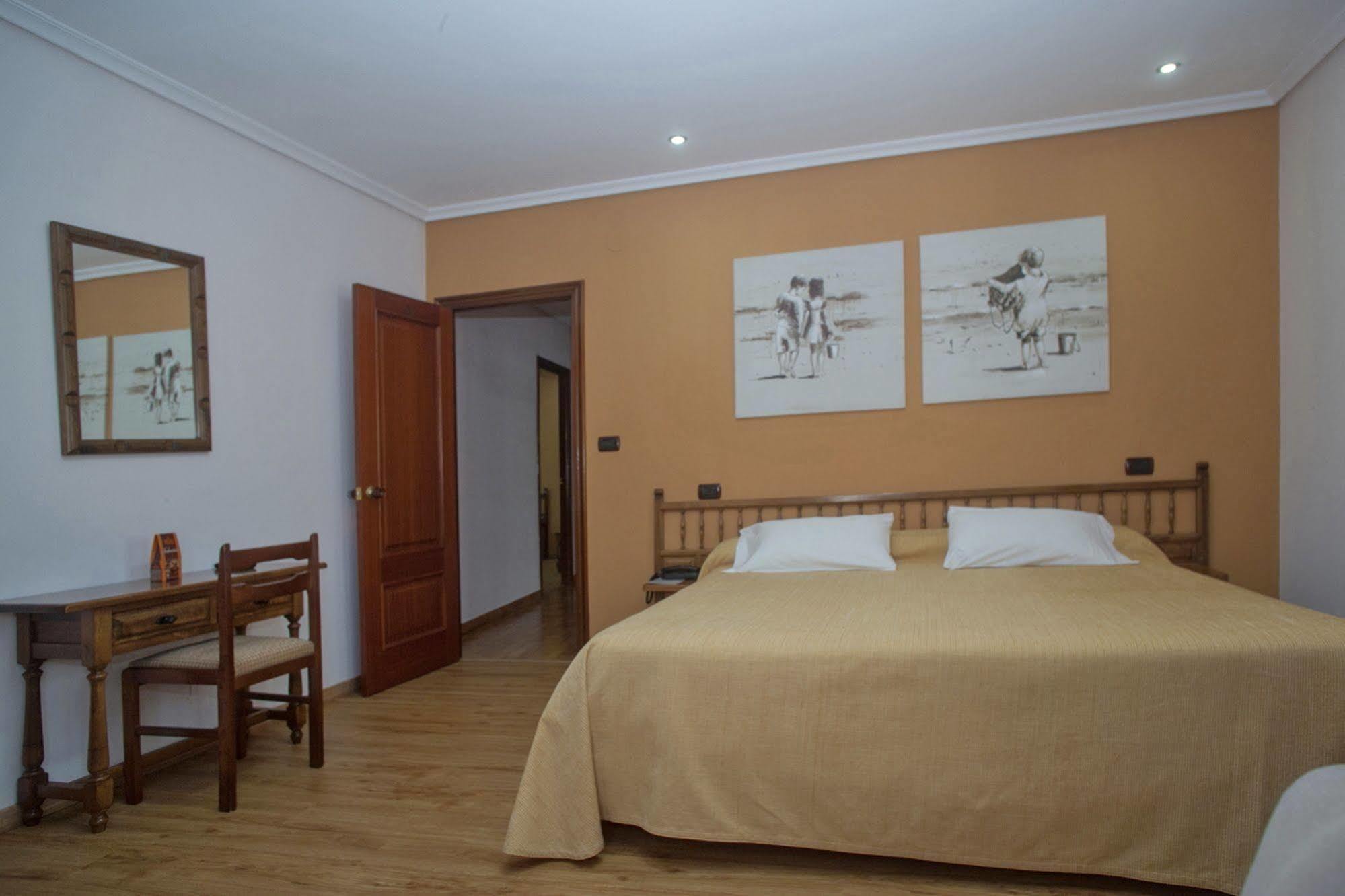 Hospedium Hotel La Marina Costa Da Morte Cee Exteriör bild